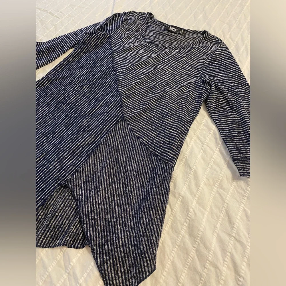 Tunic - Picture 2 of 6